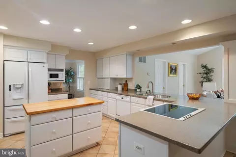 Kitchen - 2 Tolson St, Annapolis, MD 21401 photo 7 of 11