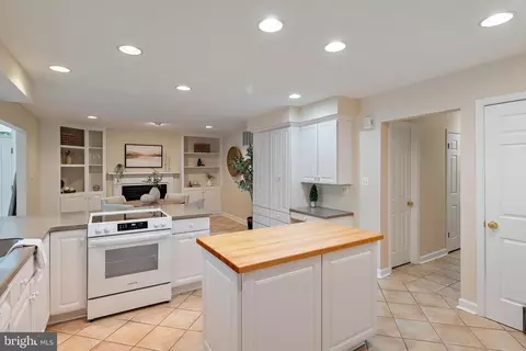 Kitchen - 2 Tolson St, Annapolis, MD 21401 photo 4 of 11