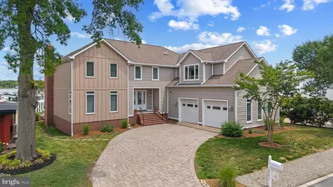 Exterior - 3733 Thomas Point Rd, Annapolis, MD 21403 photo 1 of 4
