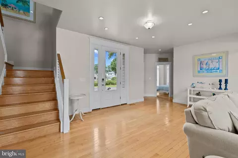 Entry Way - 3733 Thomas Point Rd, Annapolis, MD 21403 photo 1 of 2