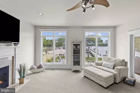 Living - 3733 Thomas Point Rd, Annapolis, MD 21403 photo 3 of 3