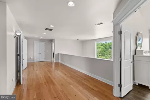 Entry Way - 3733 Thomas Point Rd, Annapolis, MD 21403 photo 2 of 2