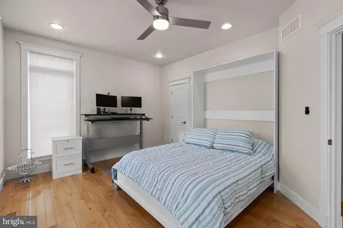 Bedroom - 3733 Thomas Point Rd, Annapolis, MD 21403 photo 1 of 5