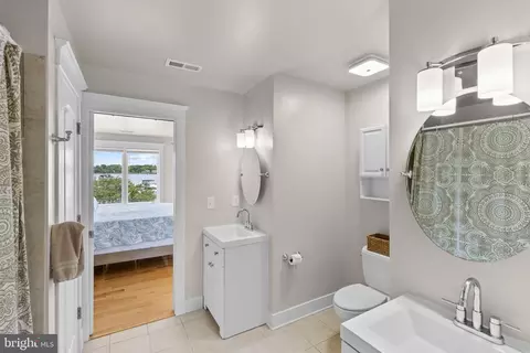 Bath - 3733 Thomas Point Rd, Annapolis, MD 21403 photo 6 of 6