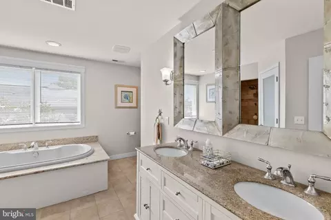 Bath - 3733 Thomas Point Rd, Annapolis, MD 21403 photo 3 of 6