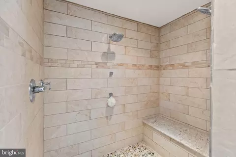 Bath - 3733 Thomas Point Rd, Annapolis, MD 21403 photo 5 of 6