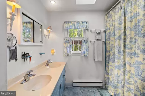 Bath - 1552 Widows Mite Rd, Edgewater, MD 21037 photo 2 of 5