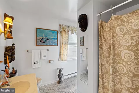 Bath - 1552 Widows Mite Rd, Edgewater, MD 21037 photo 4 of 5