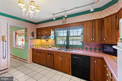 Kitchen - 1552 Widows Mite Rd, Edgewater, MD 21037 photo 2 of 3
