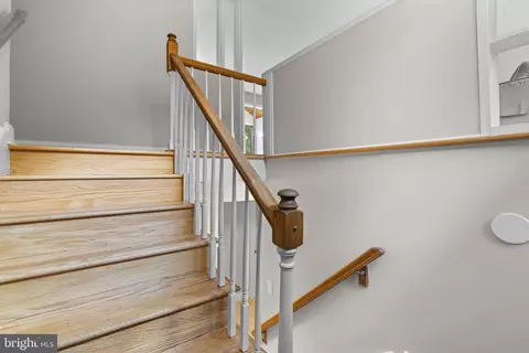 Entry Way - 25 Cascade Rd, Arnold, MD 21012 photo 4 of 4