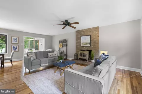 Living - 25 Cascade Rd, Arnold, MD 21012 photo 2 of 5