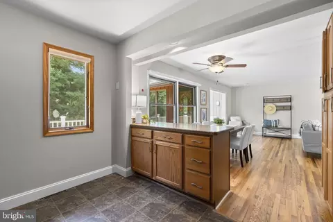 Entry Way - 25 Cascade Rd, Arnold, MD 21012 photo 2 of 4