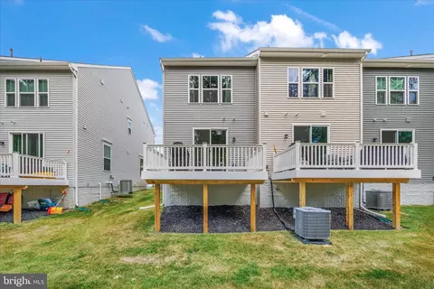 Exterior - 124 Spring Gate Ln, Pasadena, MD 21122 photo 5 of 8