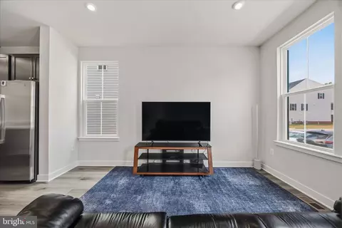 Entry Way - 124 Spring Gate Ln, Pasadena, MD 21122 photo 6 of 12