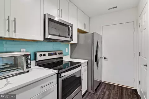Kitchen - 924 Shipmaster Ct, Annapolis, MD 21401 photo 4 of 6