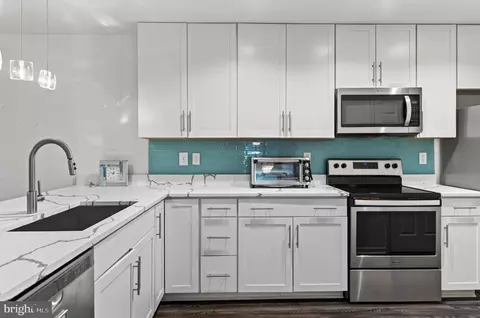Kitchen - 924 Shipmaster Ct, Annapolis, MD 21401 photo 3 of 6