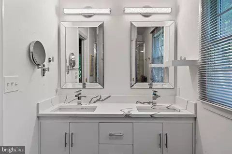 Bath - 924 Shipmaster Ct, Annapolis, MD 21401 photo 3 of 4