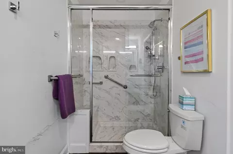 Bath - 924 Shipmaster Ct, Annapolis, MD 21401 photo 1 of 4