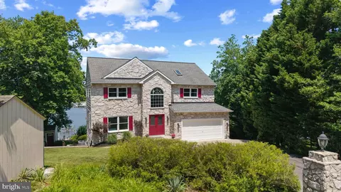 8044 Forest Glen Dr, Pasadena, MD 21122