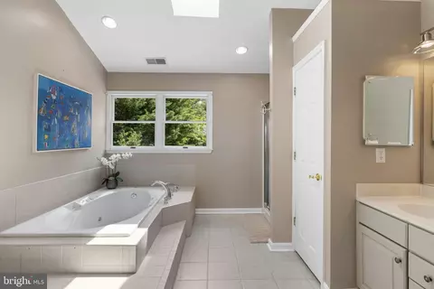 Bath - 8044 Forest Glen Dr, Pasadena, MD 21122 photo 2 of 5