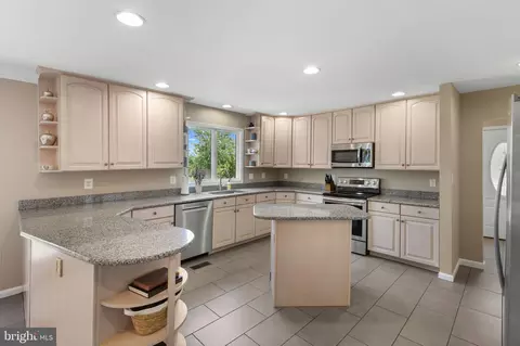 Kitchen - 8044 Forest Glen Dr, Pasadena, MD 21122 photo 2 of 2
