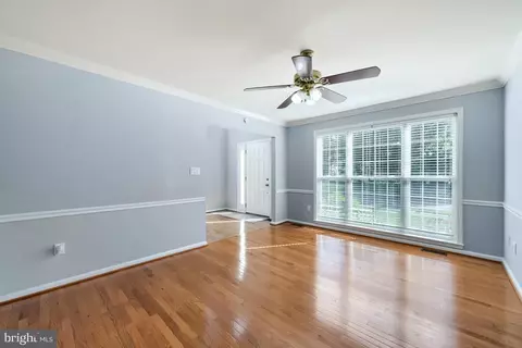 Living - 8012 Middlebury Dr, Pasadena, MD 21122 photo 3 of 6