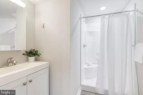 Bath - 8659 Scorton Harbour, Pasadena, MD 21122 photo 3 of 3