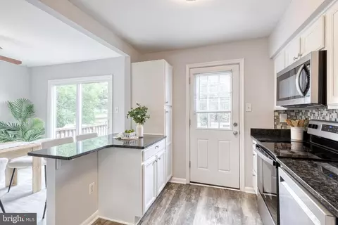 Kitchen - 8659 Scorton Harbour, Pasadena, MD 21122 photo 4 of 5