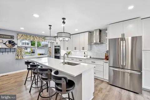 Kitchen - 222 Bar Harbor Rd, Pasadena, MD 21122 photo 3 of 6