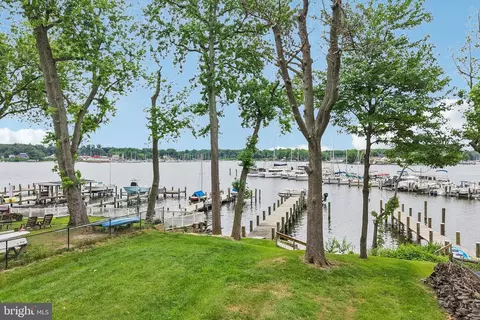 222 Bar Harbor Rd, Pasadena, MD 21122