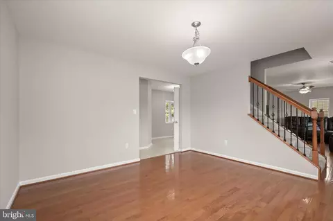 Entry Way - 305 Bishop Ave, Baltimore, MD 21225 photo 5 of 10