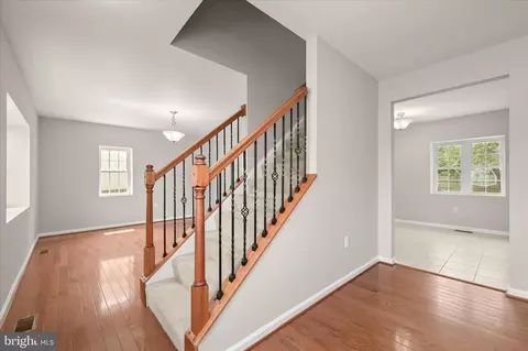 Entry Way - 305 Bishop Ave, Baltimore, MD 21225 photo 1 of 10