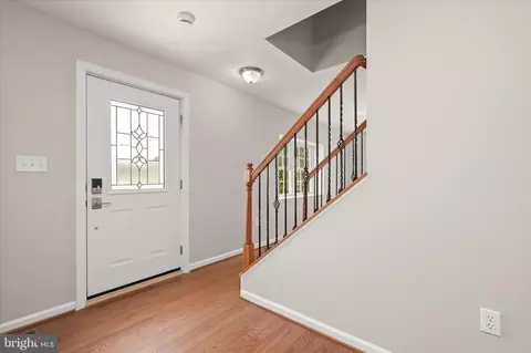 Entry Way - 305 Bishop Ave, Baltimore, MD 21225 photo 4 of 10