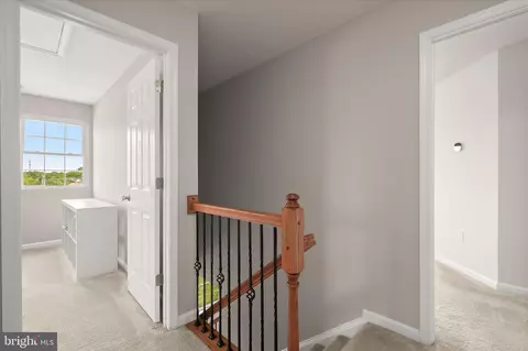 Entry Way - 305 Bishop Ave, Baltimore, MD 21225 photo 9 of 10