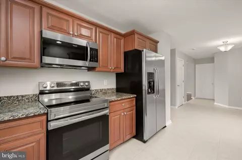 Entry Way - 305 Bishop Ave, Baltimore, MD 21225 photo 3 of 10