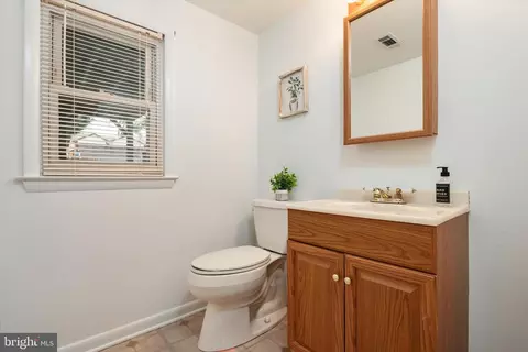 Entry Way - 141 Delaware Ave, Pasadena, MD 21122 photo 1 of 1