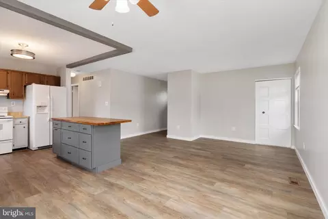 Living - 169 Roland Rd, Pasadena, MD 21122 photo 4 of 5