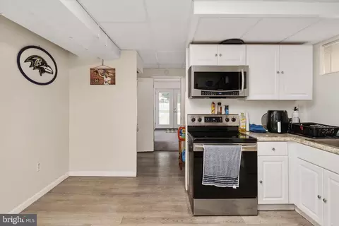 Entry Way - 169 Roland Rd, Pasadena, MD 21122 photo 2 of 3
