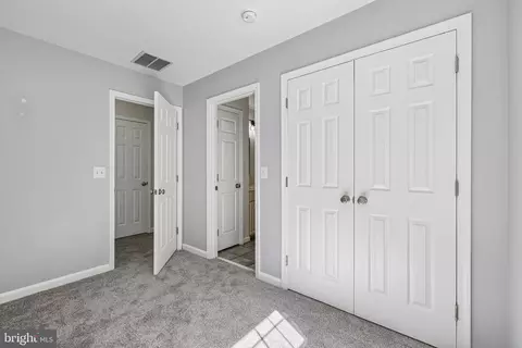 Entry Way - 683 Powhatan Beach Rd, Pasadena, MD 21122 photo 5 of 6