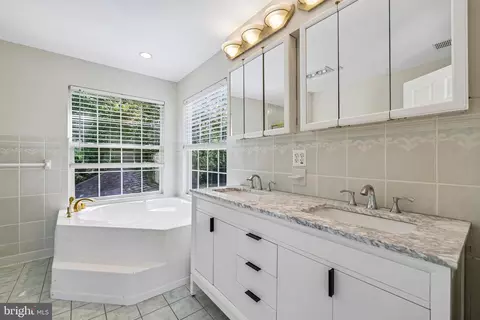 Bath - 683 Powhatan Beach Rd, Pasadena, MD 21122 photo 1 of 6