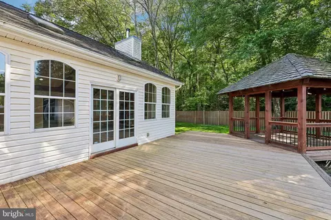 Exterior - 683 Powhatan Beach Rd, Pasadena, MD 21122 photo 8 of 20