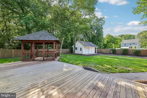 Exterior - 683 Powhatan Beach Rd, Pasadena, MD 21122 photo 9 of 20
