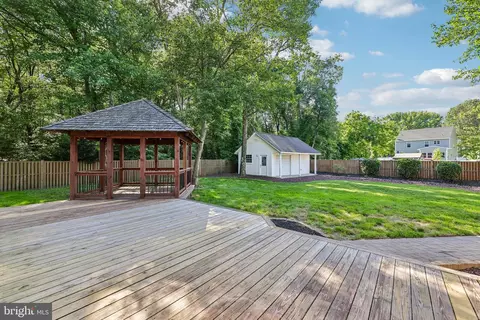 Exterior - 683 Powhatan Beach Rd, Pasadena, MD 21122 photo 2 of 20