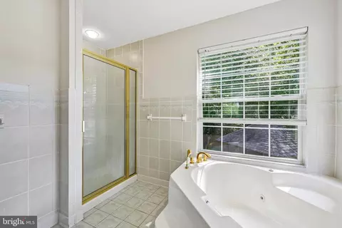 Bath - 683 Powhatan Beach Rd, Pasadena, MD 21122 photo 3 of 6