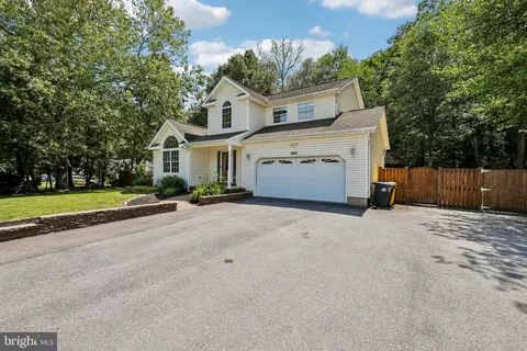 Exterior - 683 Powhatan Beach Rd, Pasadena, MD 21122 photo 19 of 20