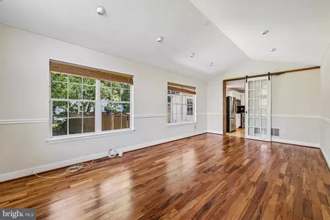 Living - 683 Powhatan Beach Rd, Pasadena, MD 21122 photo 3 of 11