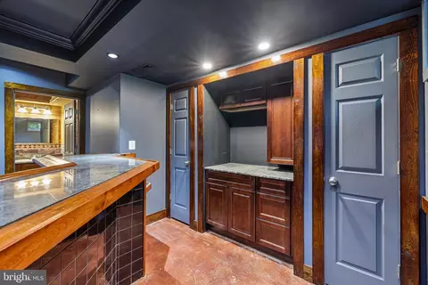 Entry Way - 683 Powhatan Beach Rd, Pasadena, MD 21122 photo 6 of 6
