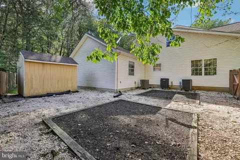 Exterior - 683 Powhatan Beach Rd, Pasadena, MD 21122 photo 16 of 20