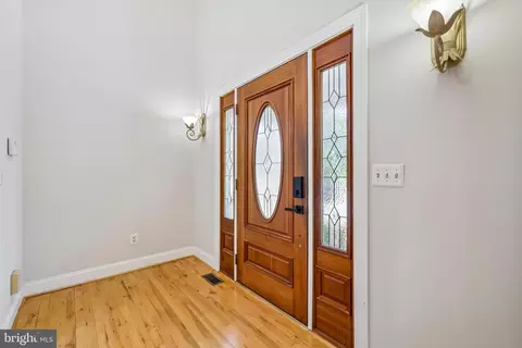 Entry Way - 683 Powhatan Beach Rd, Pasadena, MD 21122 photo 1 of 6