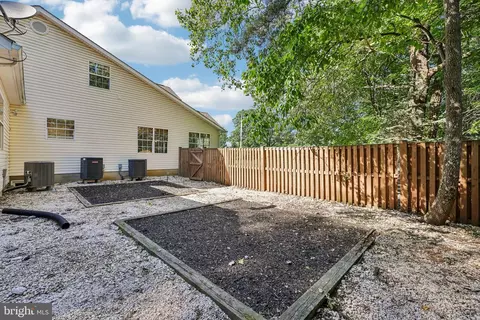 Exterior - 683 Powhatan Beach Rd, Pasadena, MD 21122 photo 15 of 20